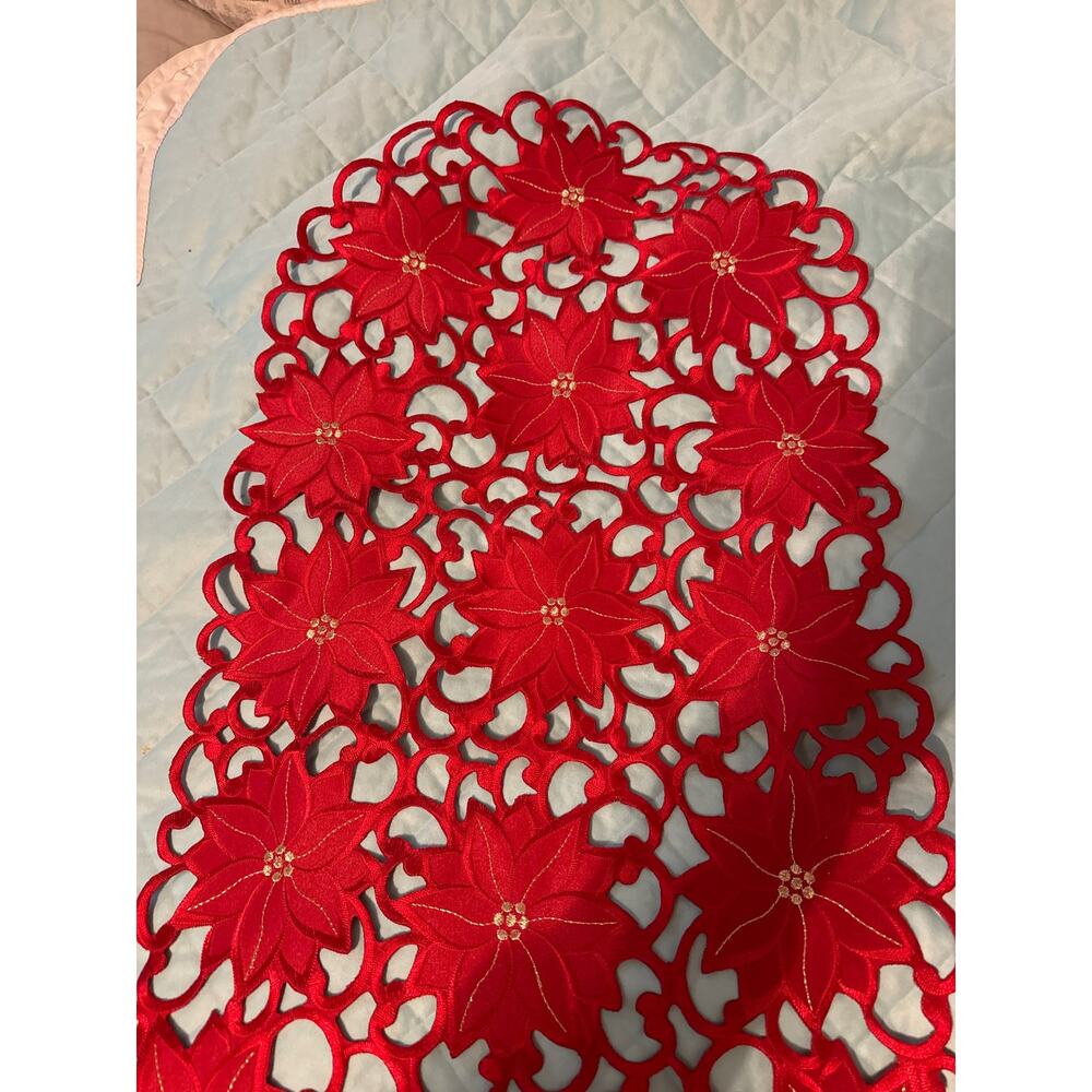 15x 36 Piontsettia table runner
